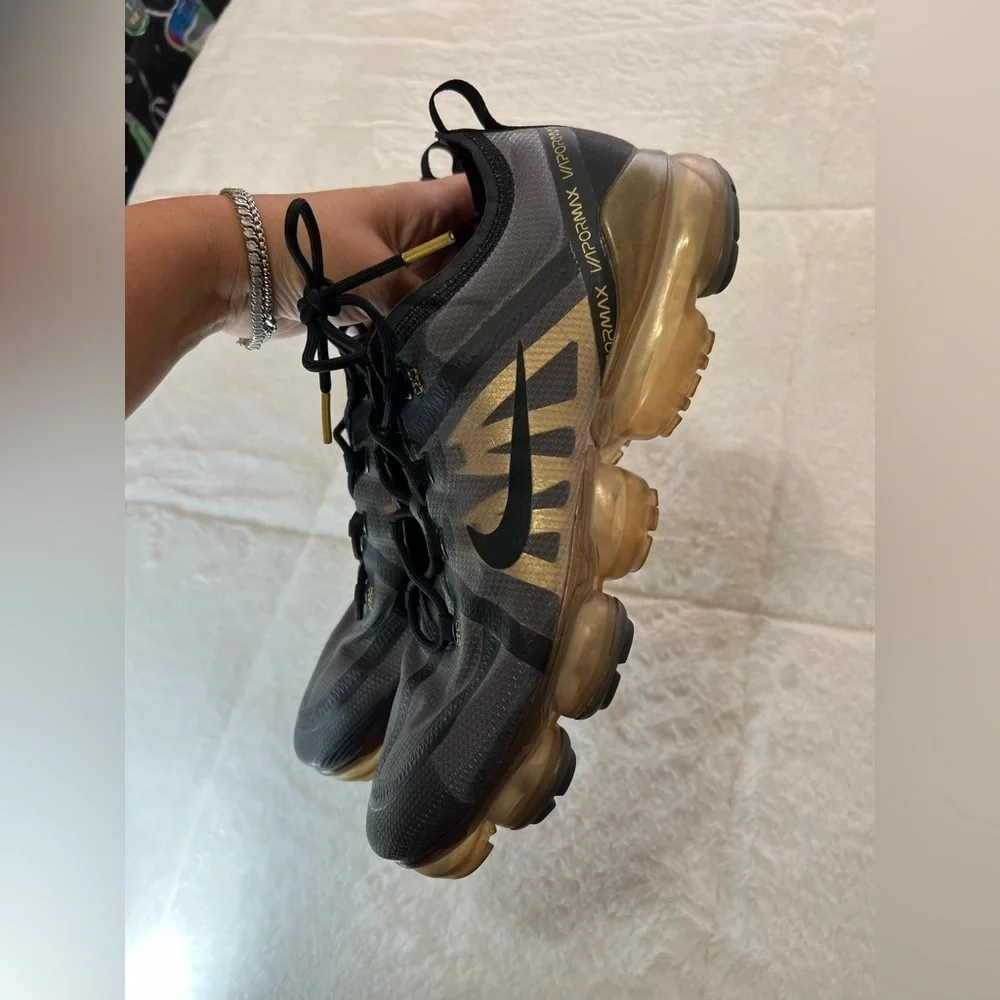 Nike Air VaporMax 2019 Black Gold shoes size 10.5